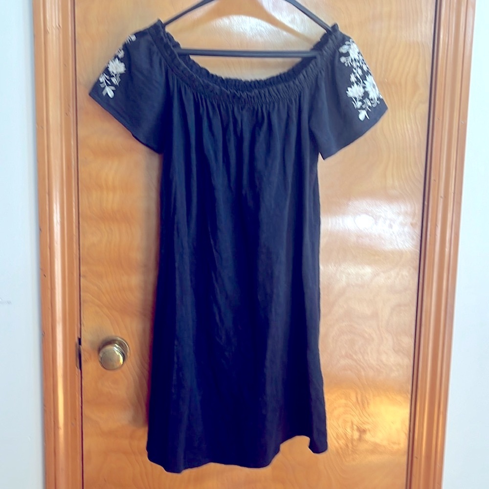 Abercrombie & Fitch off shoulder navy dress, size S, great condition and comfy!